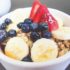 朝の定番！アサイーボウルをグラノーラ&フルーツで作る簡単栄養レシピ｜忙しい朝でも5分で完成